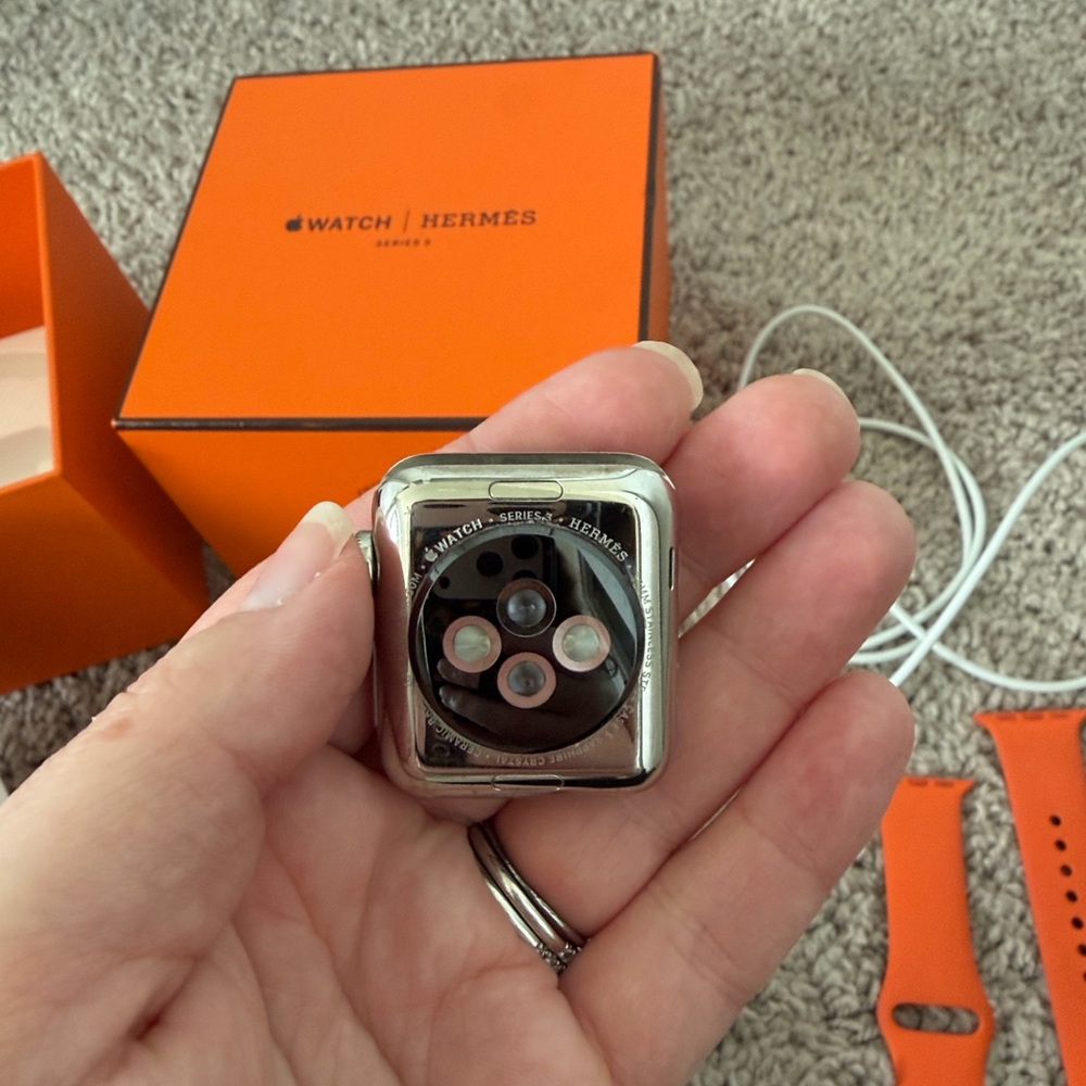 Hermes x Apple Watch Series 3 with Leather Band - Picture 3 of 6
